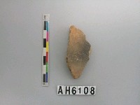 藏品(淺褐色夾砂陶片)的圖片